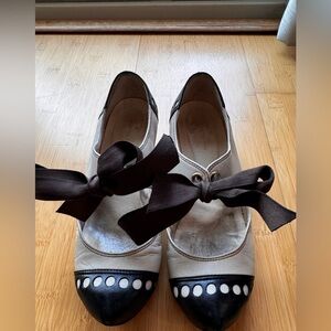 Cream and Black Bow-Accent Women’s Flats